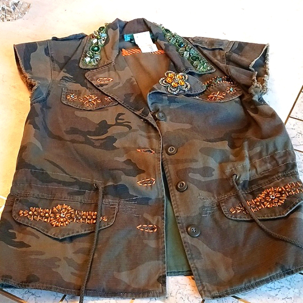 Vintage Women's Vest,brand- SPY EXCHANGE,sz M,,camo w/ embellishments  BRAND NEW